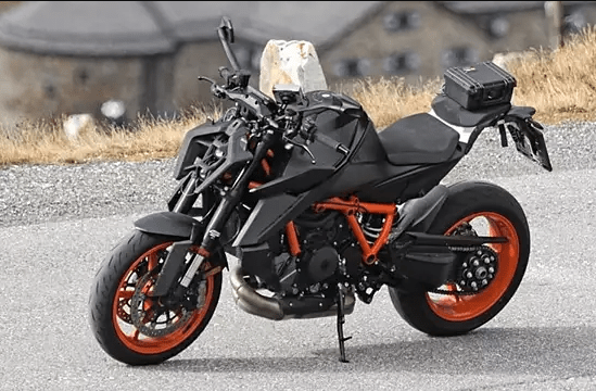 Sneak Peek Alert: KTM’s 1390 Super Duke Gears Up for a Global Unveiling!