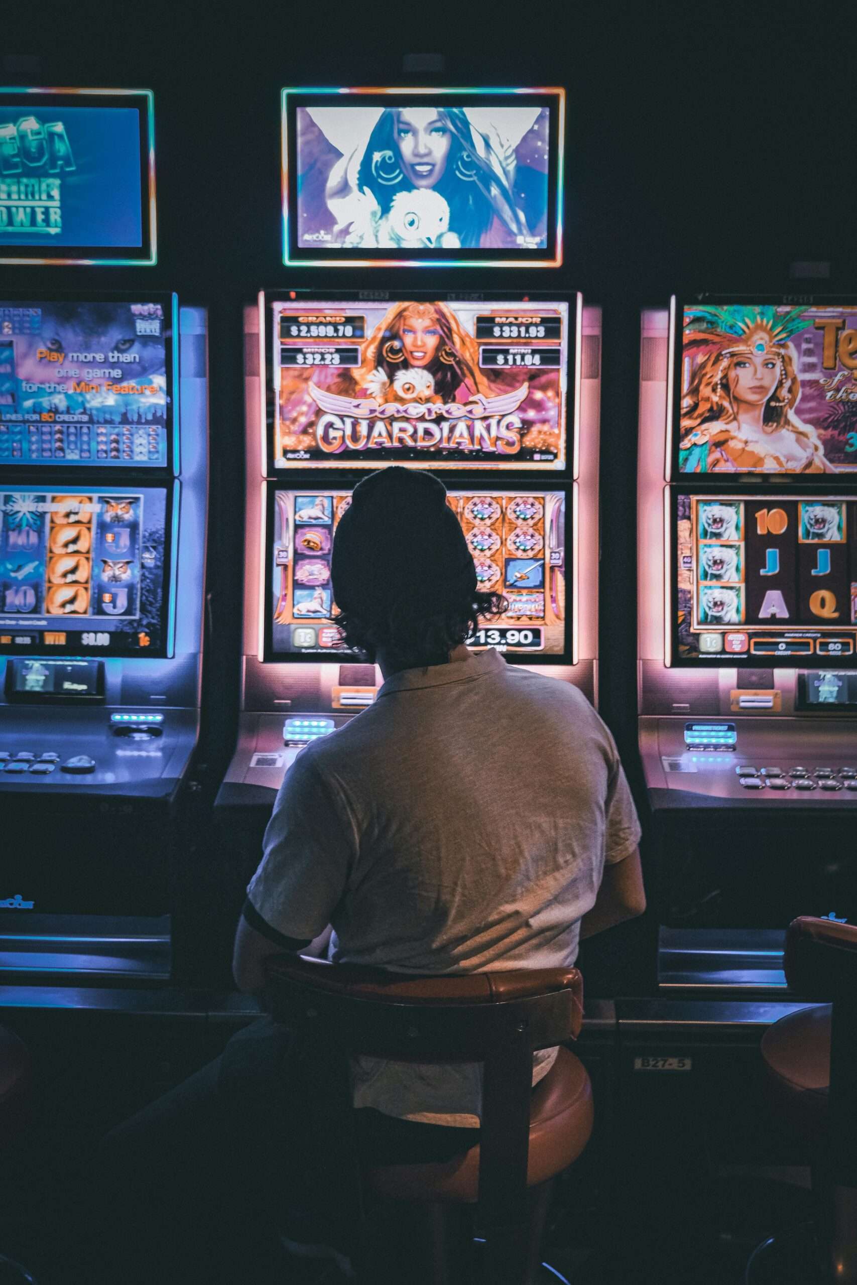 How online casinos operate and what players should know